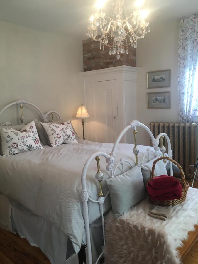 La Belle Aux Berges Bed and Breakfast Saint-Denis-sur-Richelieu Buitenkant foto