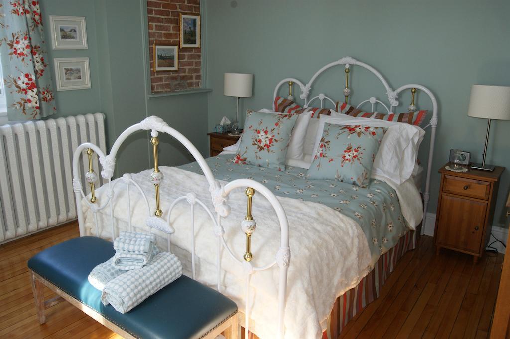 La Belle Aux Berges Bed and Breakfast Saint-Denis-sur-Richelieu Kamer foto