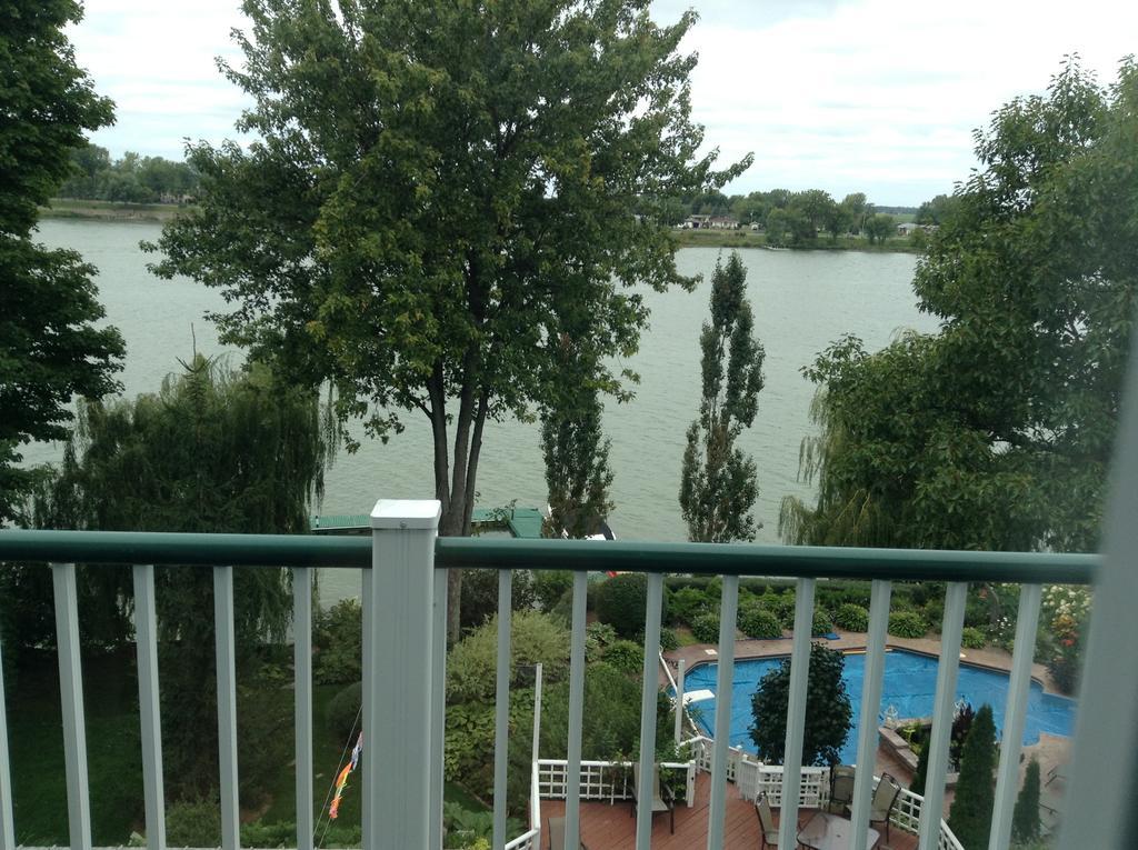 La Belle Aux Berges Bed and Breakfast Saint-Denis-sur-Richelieu Kamer foto