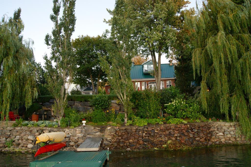 La Belle Aux Berges Bed and Breakfast Saint-Denis-sur-Richelieu Buitenkant foto